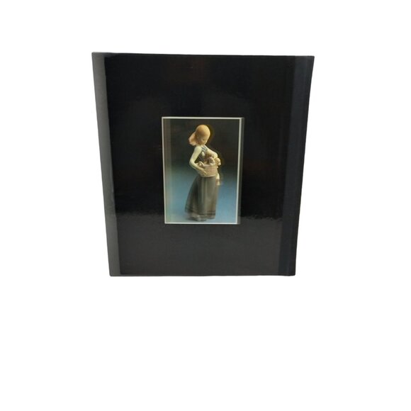 Lladro The Art of Porcelain Hardcover 1980 Second Printing - Picture 2 of 4